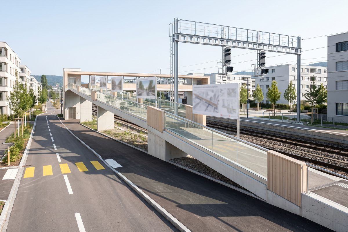Ausgelegte Baupläne für eine Fussgängerbrückensanierung in einer Gemeindeverwaltung, Illustration
