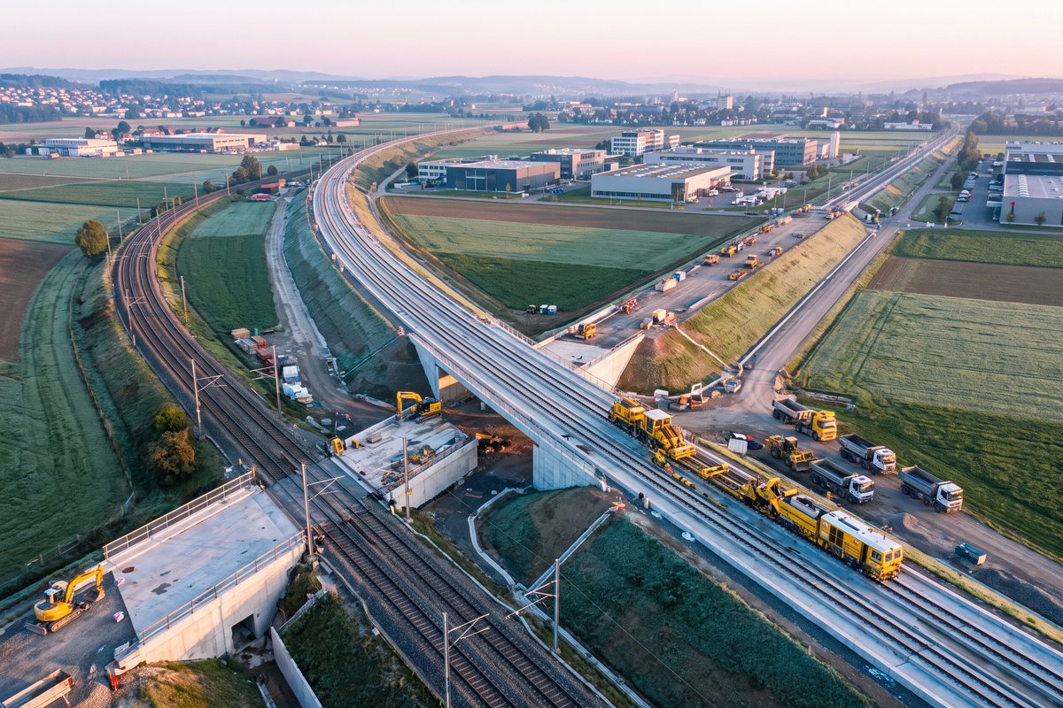 Rame de train régional le long d'une gare neuchâteloise au bord du lac, illustration générée